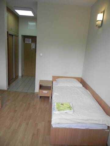Фото номера Двухместный номер с 2 отдельными кроватями Хостелы Ośrodek Innowacja г. Забже 2