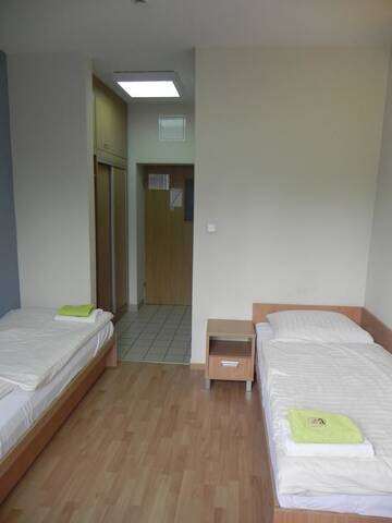 Фото номера Двухместный номер с 2 отдельными кроватями Хостелы Ośrodek Innowacja г. Забже 3